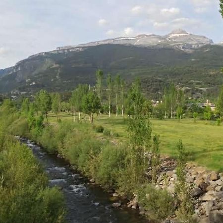 Iserias Villanúa Buitenkant foto
